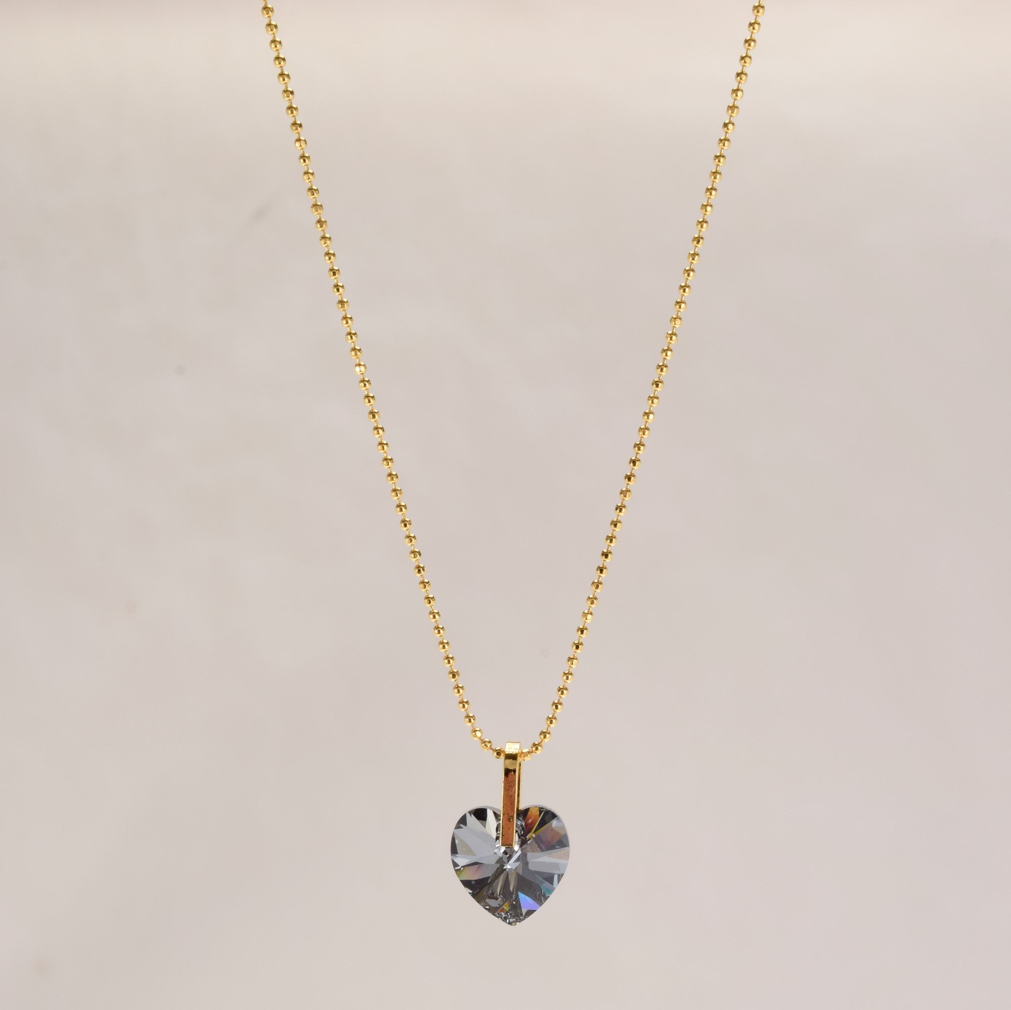 Collar-Corazon-de-Cristal-gris Capiro